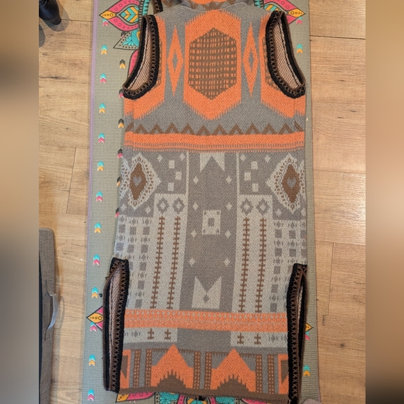 Women's Patterned Long Vest in Orange and Gray - Picture 9 of 10